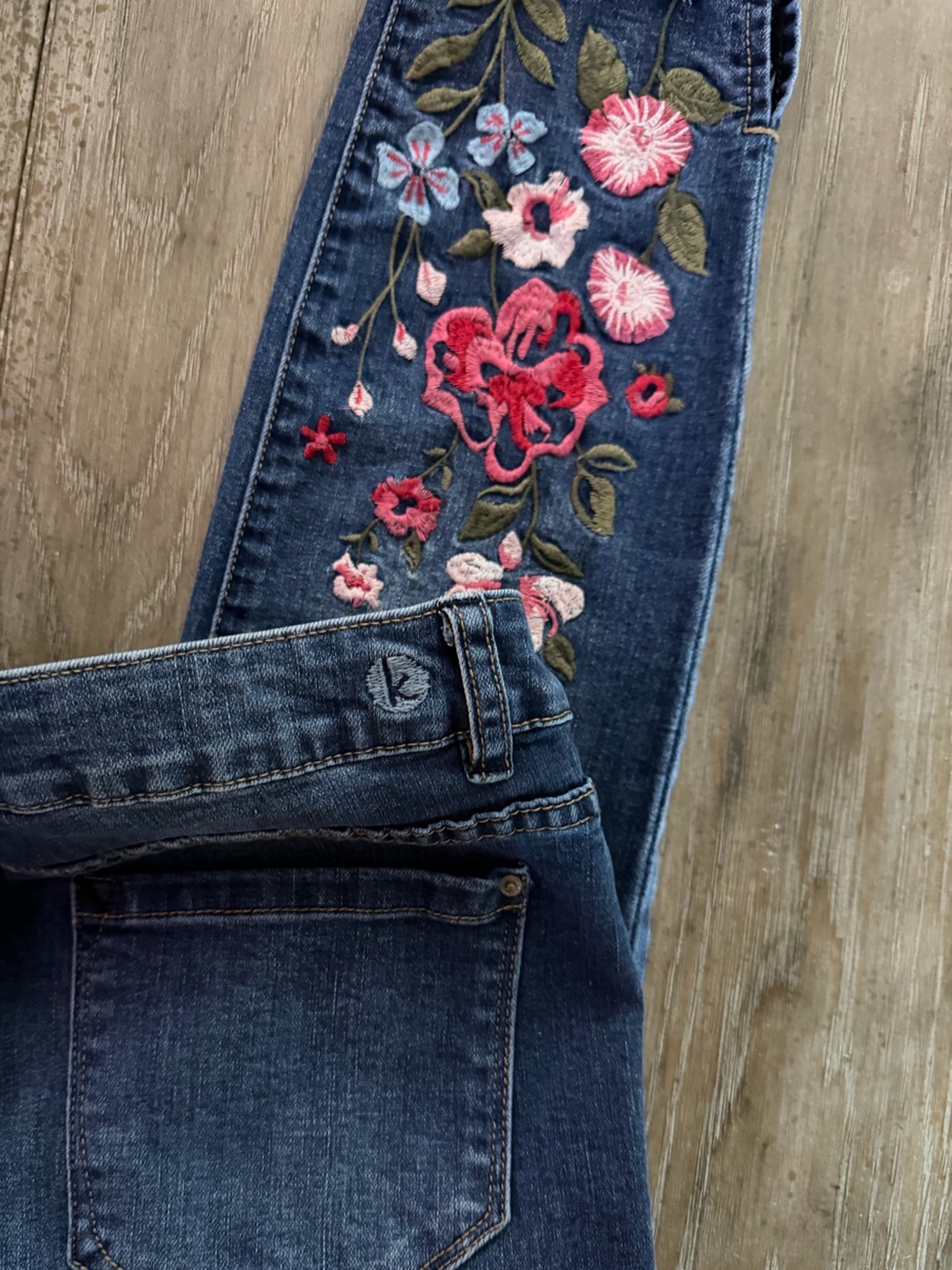 Kensie Dark Blue Cropped Jeans with Floral Embroidery - Picture 7 of 11